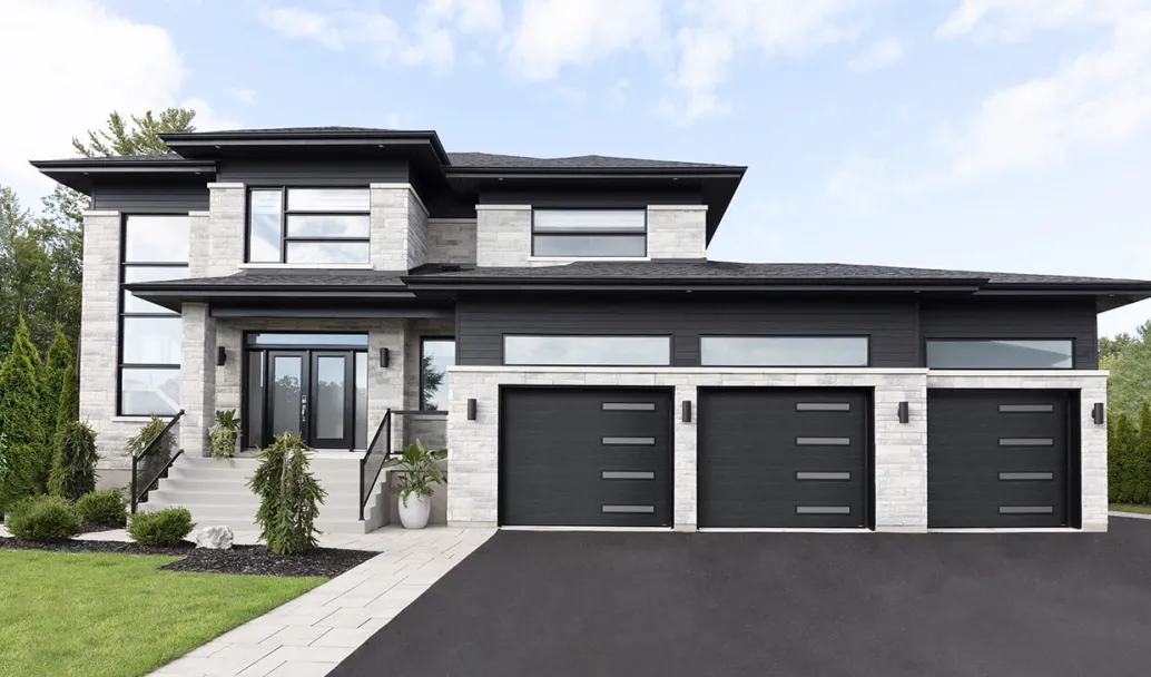 Model Flush, 10' x 8' and 9' x 8', Black, window layout: Right-side Harmony, Slim windows with Grey Sandblasted glass