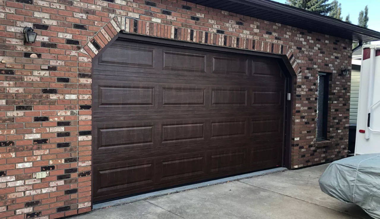 Classic XL garage door, Dark Walnut