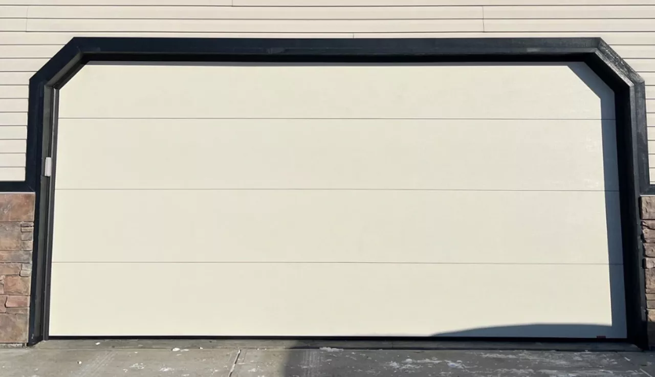 Flsuh garage door, Desert Sand